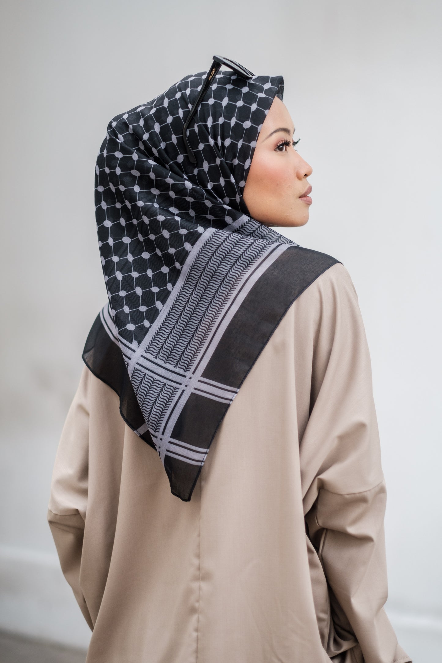Ghutra Scarf in Black