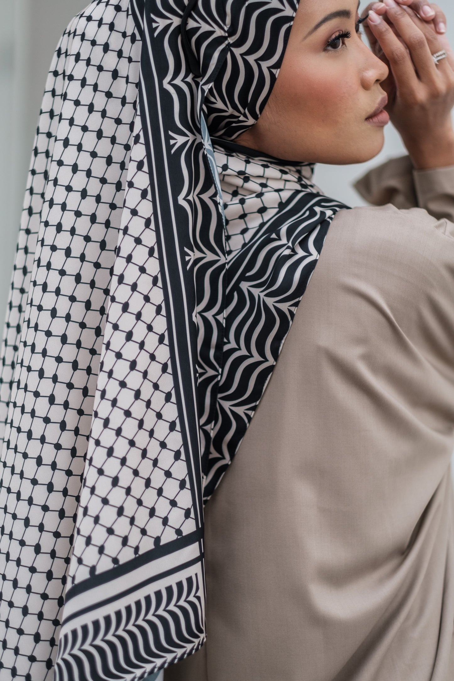 Ghutra Shawl in Sand