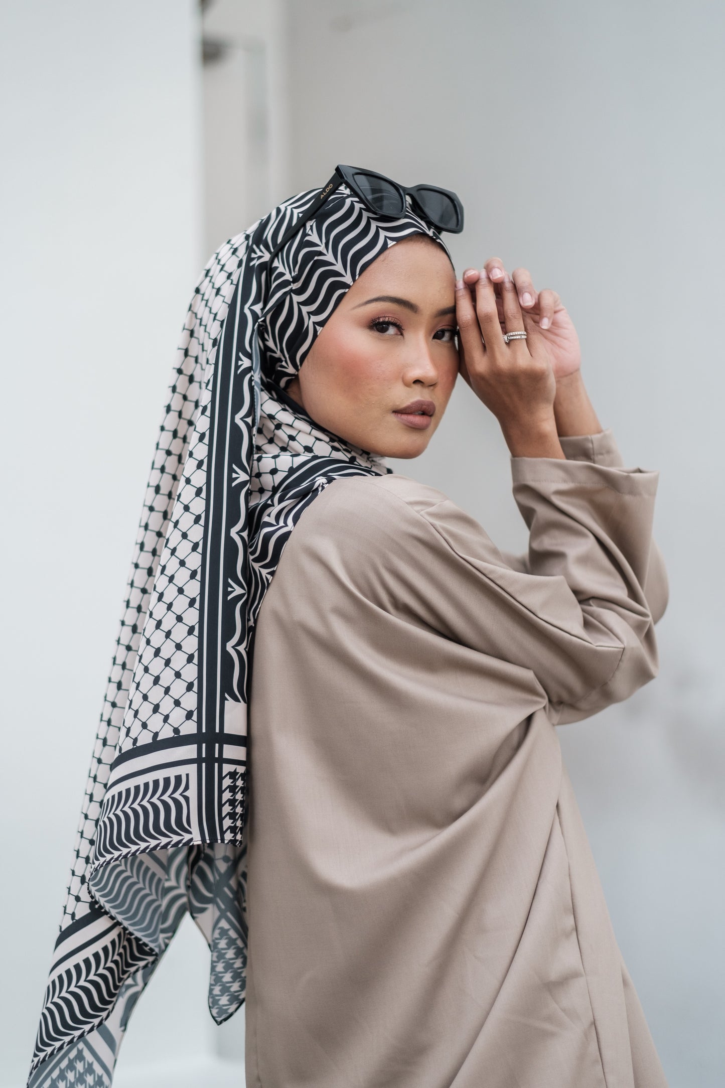 Ghutra Shawl in Sand