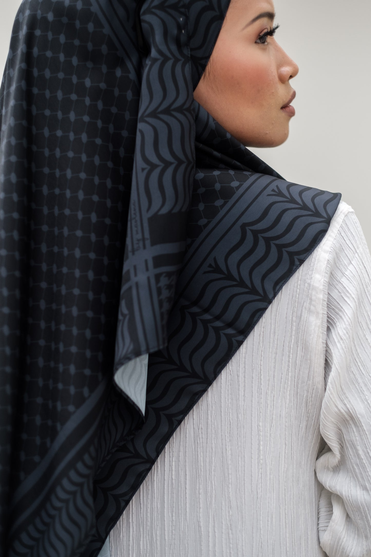 Ghutra Shawl in Eclipse