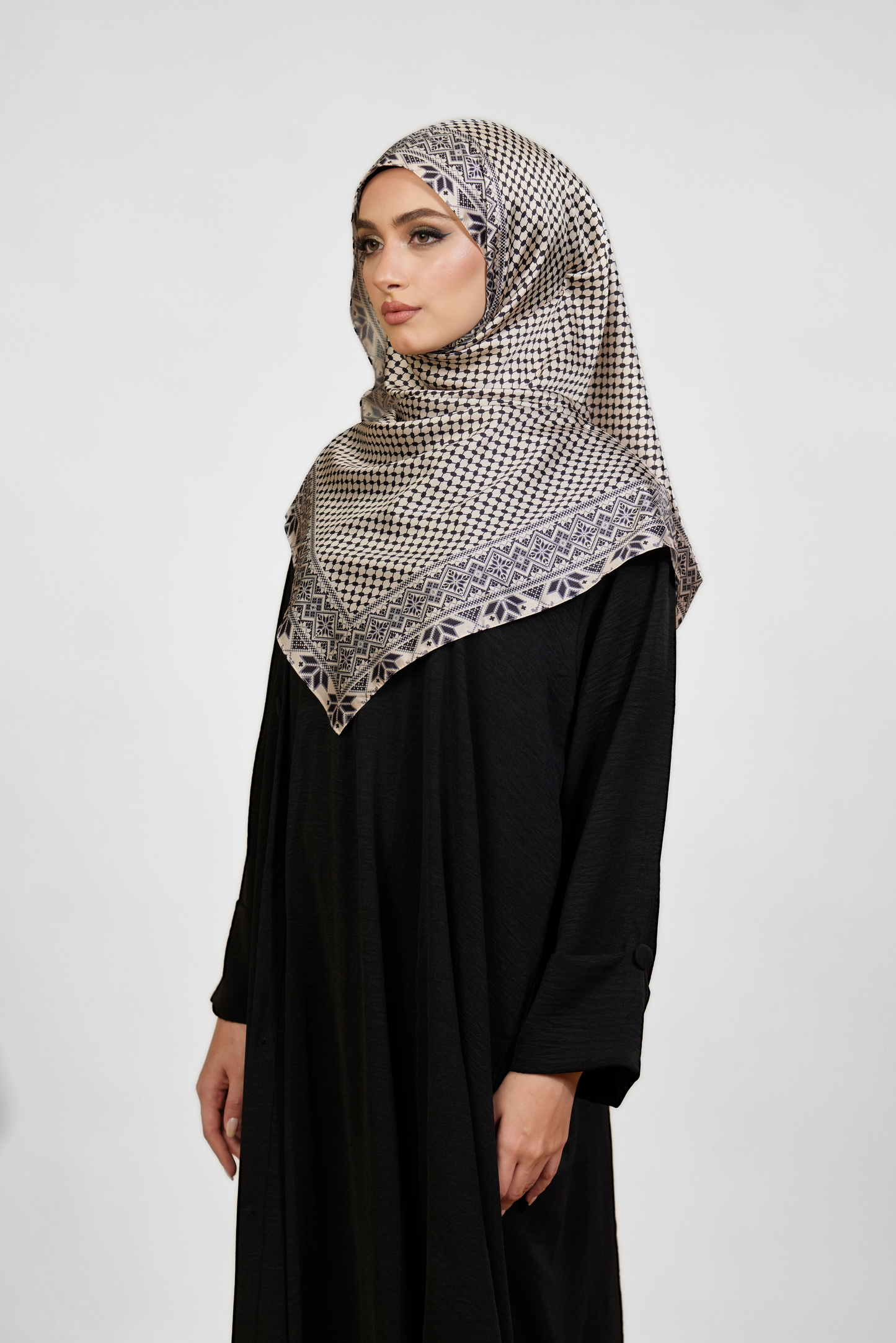 Tatreez Shawl in Sand