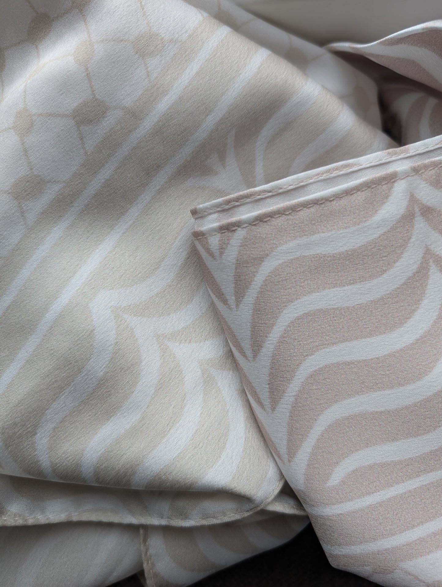 Ghutra Shawl in Cloud